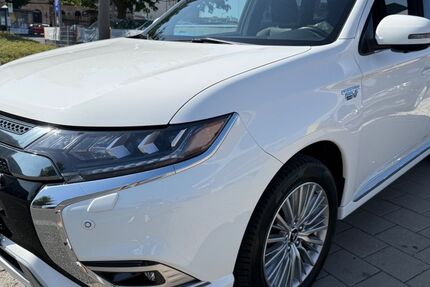 Mitsubishi Plug-in Hybrid Outlander 93.721 km 18.950 &euro; Fürth 90763