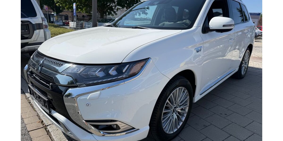 Mitsubishi Plug-in Hybrid Outlander 93.721 km 18.950 &euro; Fürth 90763