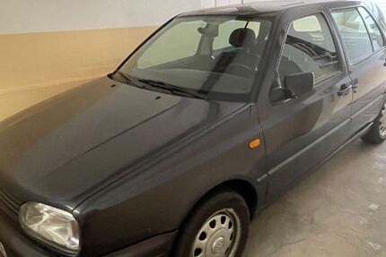 VW Golf 96.000 km 2.400 € Wiesbaden 65199