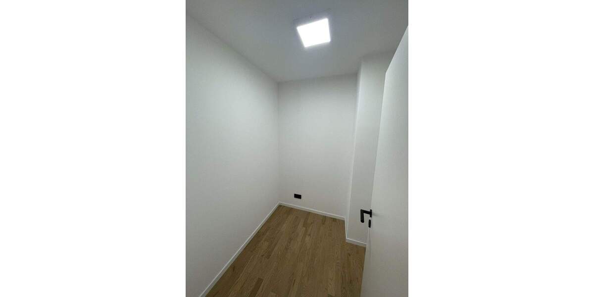 Hochwertige, energetisch sanierte 5-Zimmer-EG-Wohnung mit Balkon, Garten u. 2 Garagenstellplätzen 5 zimmer