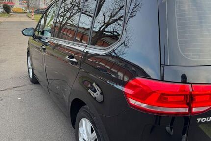VW Touran 143.000 km 11.900 &euro; frankfurt 60431
