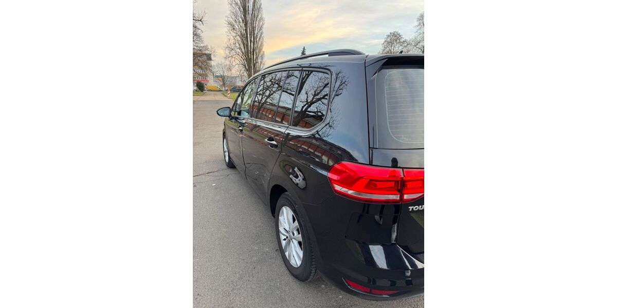 VW Touran 143.000 km 11.900 &euro; frankfurt 60431