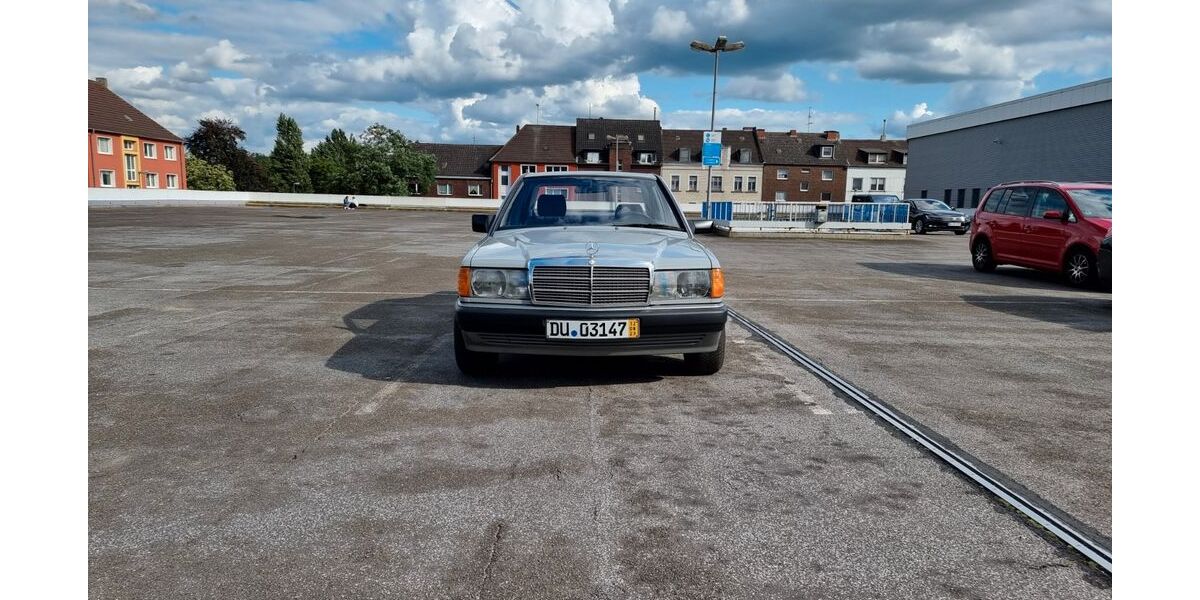 Mercedes-Benz 190 112.000 km 9.950 &euro; duisburg 47178