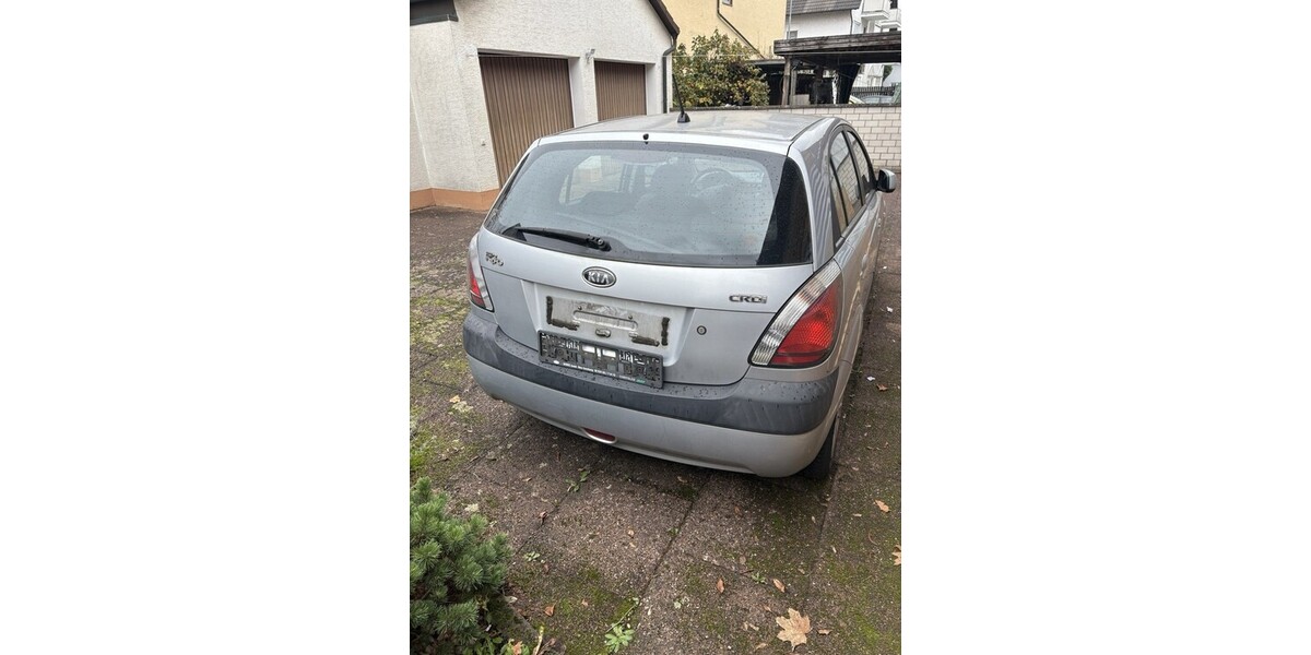 Kia Rio 180.000 km 1.300 € Hainburg 63512