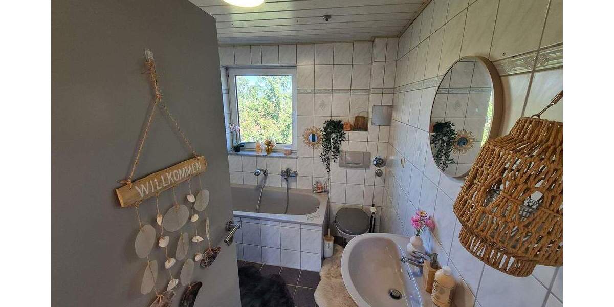 RESERVIERT Charmante Dachgeschosswohnung mit Einbauküche - sofort verfügbar! 2 zimmer