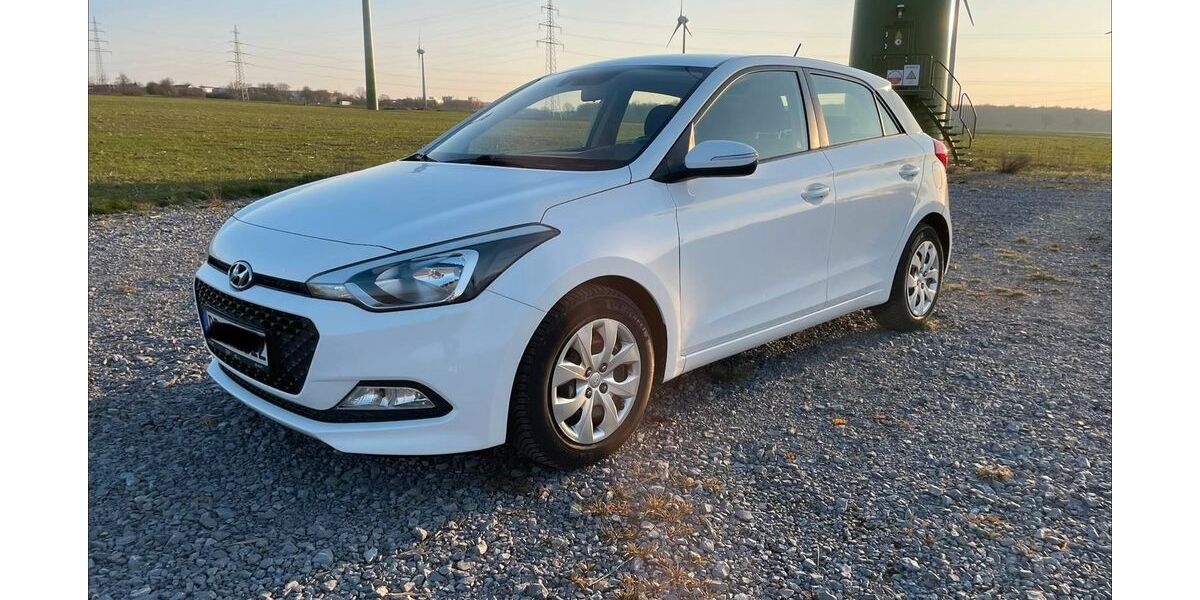 Hyundai i20 165.429 km 6.890 &euro; Büren 33142