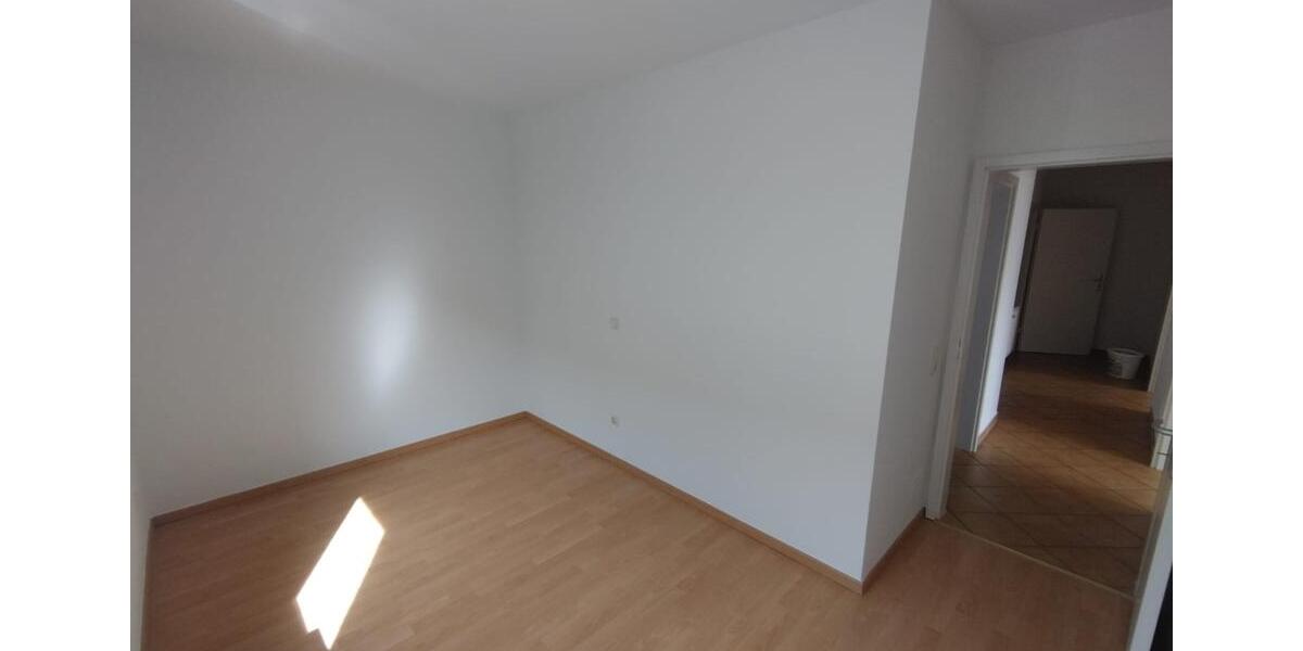 Erdgeschoßwohnung Zwickau Neuplanitz - 4 Zimmer, 91 m&sup2;, 660&euro; | Angebot:26011103