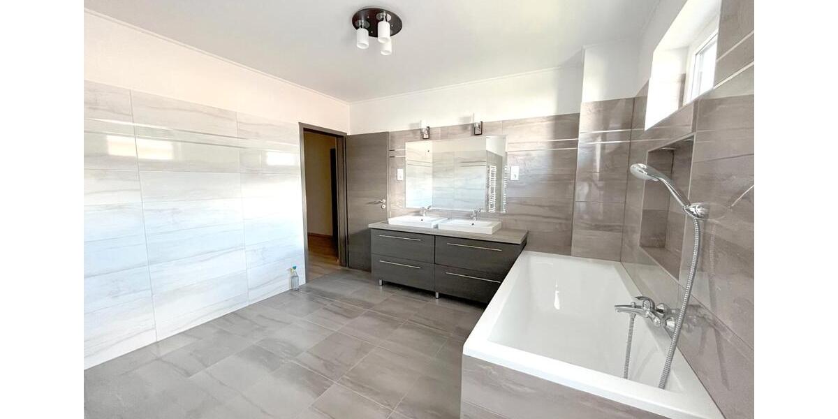 Einfamilienhaus Hengersberg - 6 Zimmer, 178 m&sup2;, 650.000&euro; | Angebot:26120457