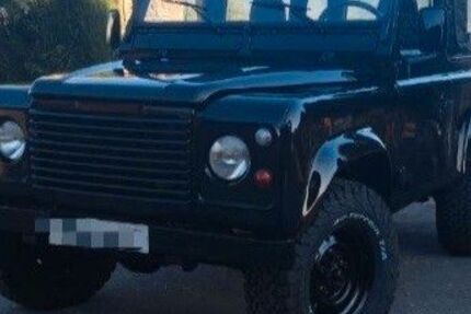Land Rover Defender 165.700 km 32.850 &euro; Neuruppin 16816