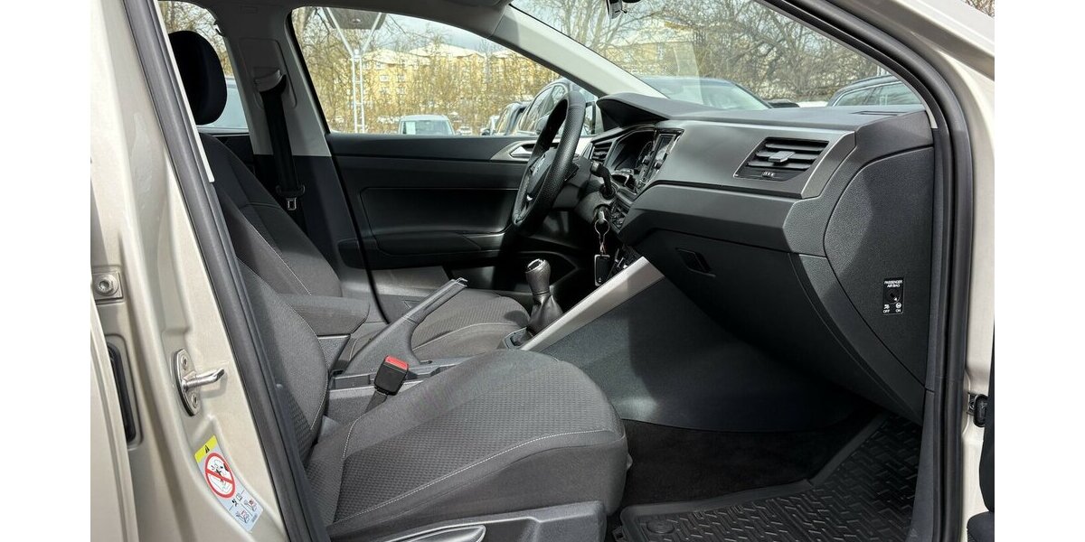 VW Polo VI 1.0 TSI Comfortline PDC/SHZ/ISOFIX/TOUCH 102.216 km 11.900 &euro; Villingen-Schwenningen 78054