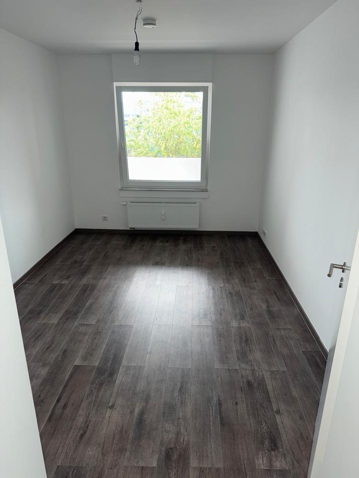 Charmante stilvolle 3 Zimmer Wohnung mit Tiefgarage und Balkon