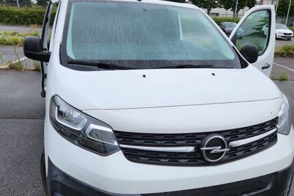 Opel Vivaro 27.000 km 18.000 € Nürnberg 90455