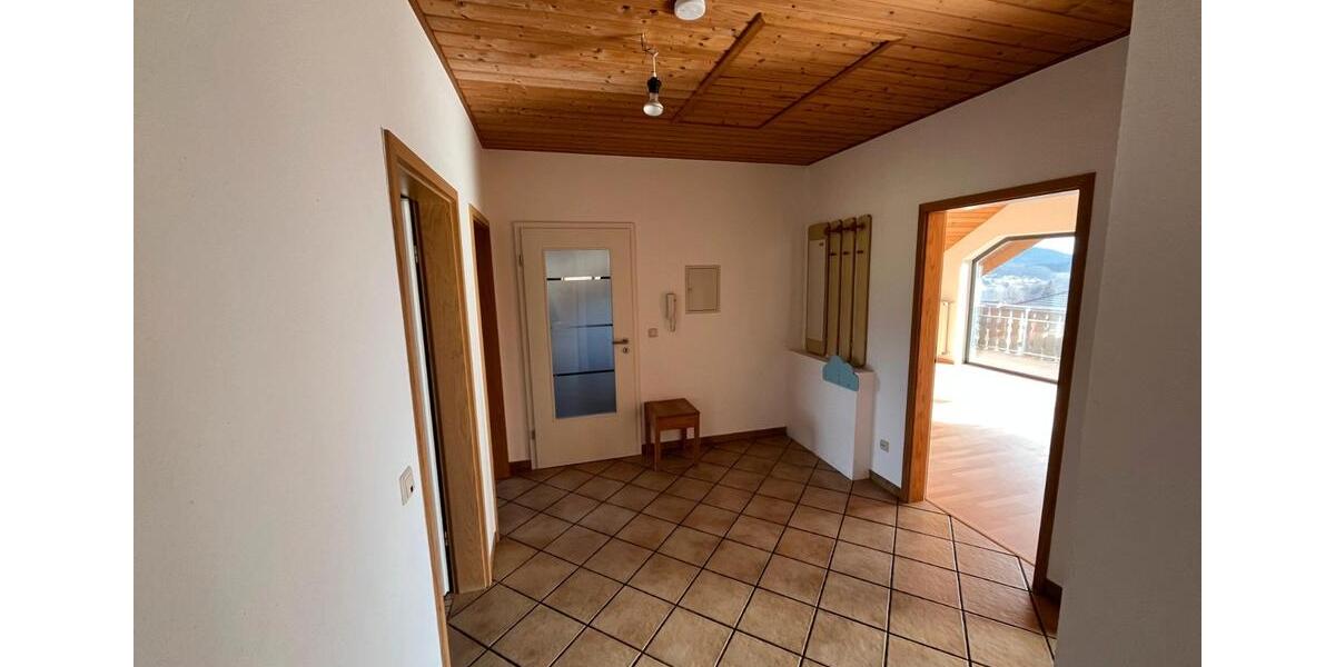 Dachgeschoßwohnung Abtsteinach - 3 Zimmer, 106 m&sup2;, 850&euro; | Angebot:26395156