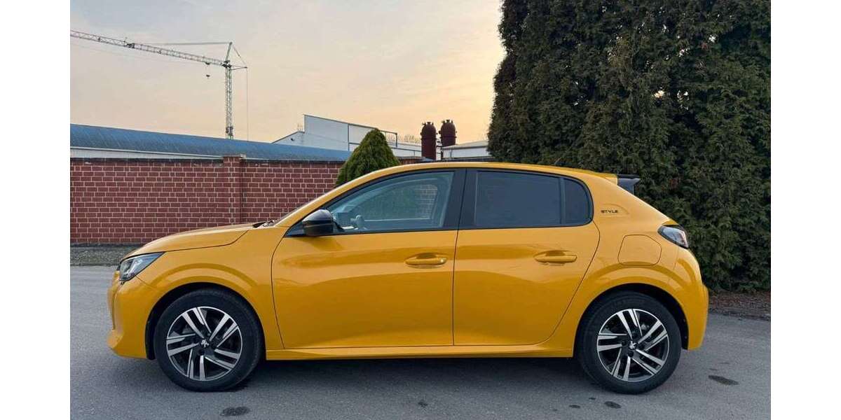 Peugeot 208 57.000 km 12.990 &euro; Dinslaken 46535