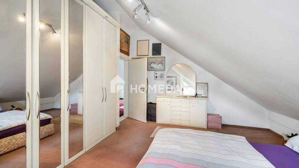 Sonnige Etagenwohnung mit drei Balkonen - hochwertiges Wohnen in ruhiger Lage