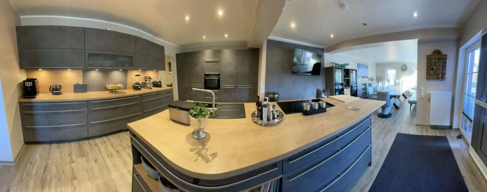 Barrierefreie 220 m² Wohnung nach Sanierung nur 2.500 Euro m² 5 zimmer