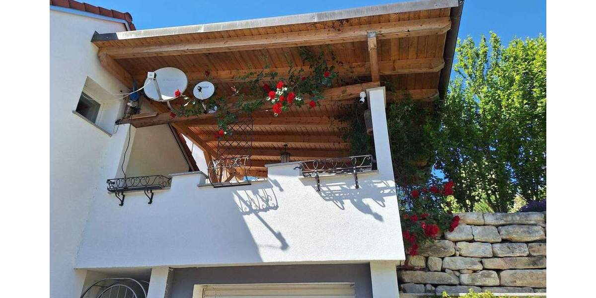 Modernisiertes Mehrfamilienhaus in Dettighofen 9 zimmer