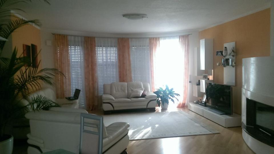 Villa Bad Saulgau - 5 Zimmer, 208 m&sup2;, 1.750&euro; | Angebot:25988483