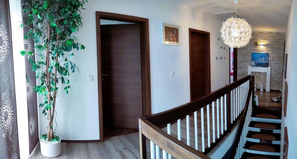 Modernes Wohnen mit Stil & Komfort: Stadtvilla mit Sauna & Garten 7.5 zimmer