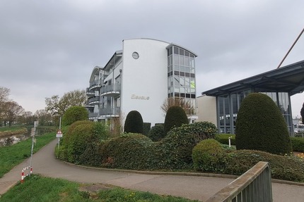 Innenstadtbereich mit Elseblick: helle 3-Zimmer-Wohnung mit Balkon