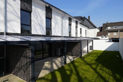 Provisionsfrei* Das letzte Haus Eckhaus EFH mit PV 10,4 KW+Garage 140m zum Rheinufer Energiebedarf 22,4 kWhm2a - Haus Duisburg Essenberg | Angebot:25767241