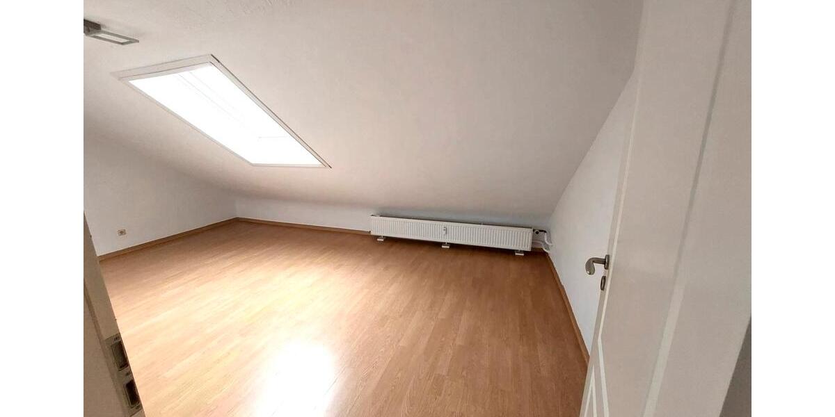 Dachgeschoßwohnung Dillingen (Saar) - 3 Zimmer, 75 m&sup2;, 560&euro; | Angebot:25614173