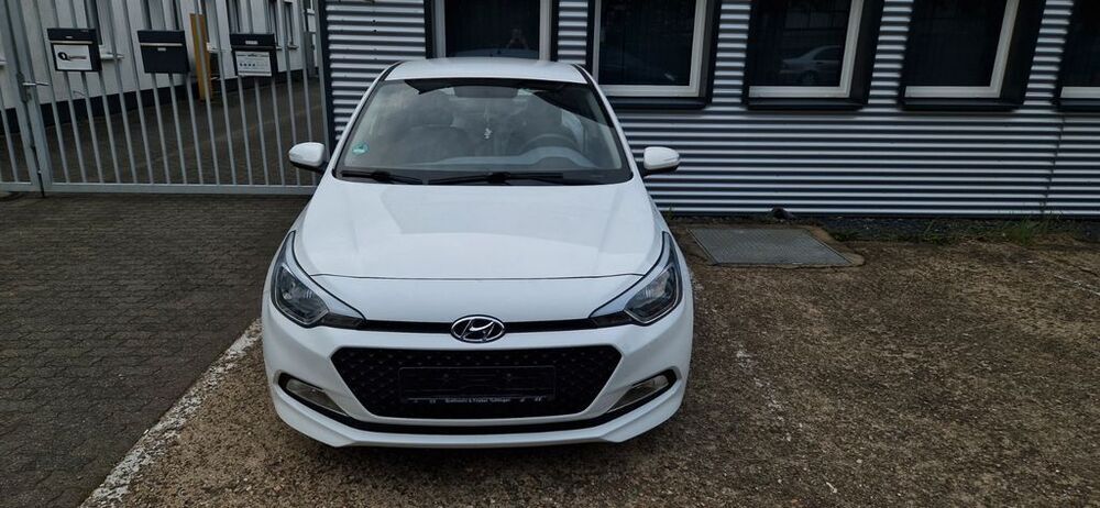 i20