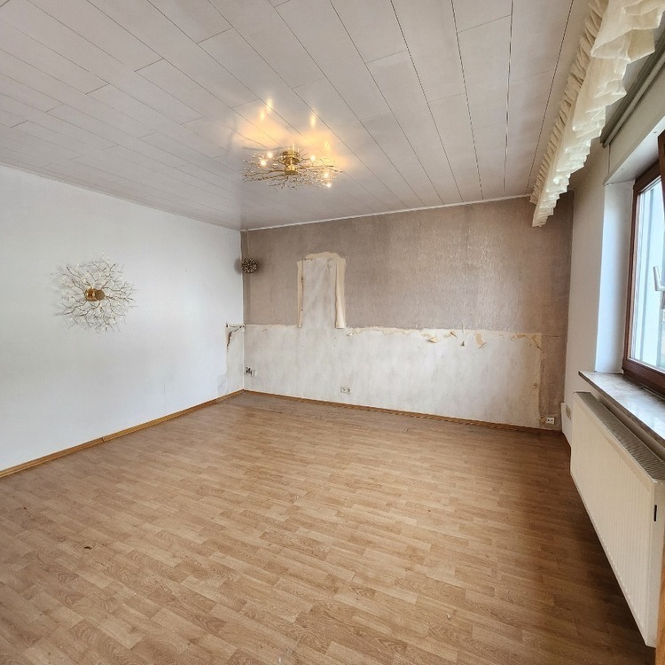 Helles Einfamilienhaus mit Potential nahe idyllischer Weinstraße und gefragter Metropolregion
