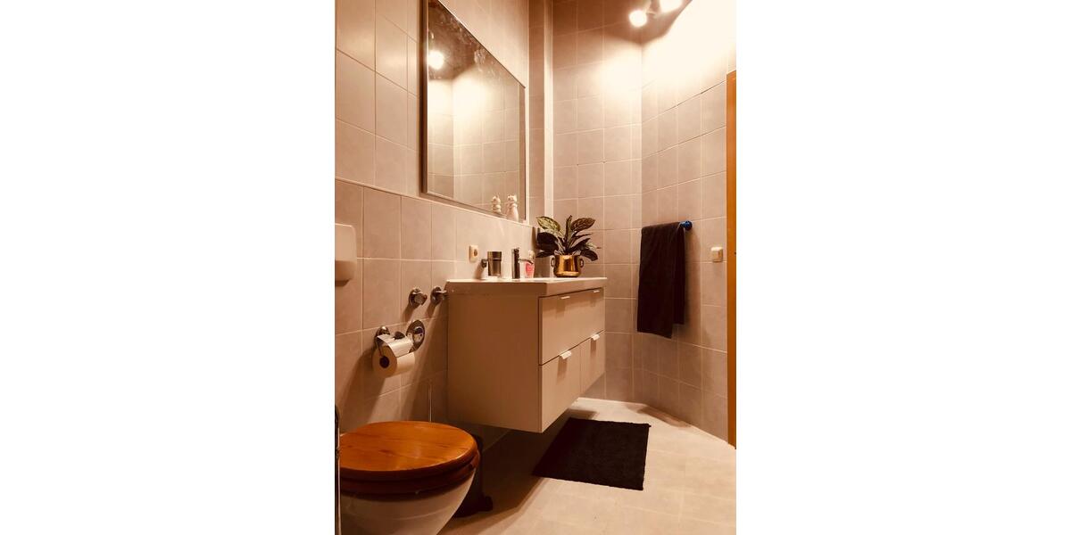 Dachgeschoßwohnung Gilching - 1.5 Zimmer, 54 m&sup2;, 1.200&euro; | Angebot:25830914