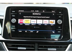 VW T-Roc 2,0 TDi 4-Motion R-Line Navi DSG SOFORT !!! 29.000 km 29.950 € Bonn 53225