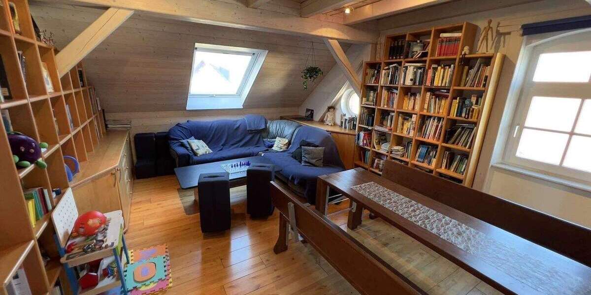 Historische Immobilie im Schweizer Stil: Saniertes Dreifamilienhaus mit Garten & Garage 8 zimmer