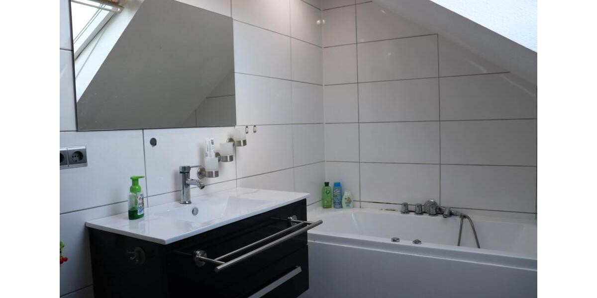 Dachgeschoßwohnung Roth - 3.5 Zimmer, 82 m&sup2;, 195.000&euro; | Angebot:26503548