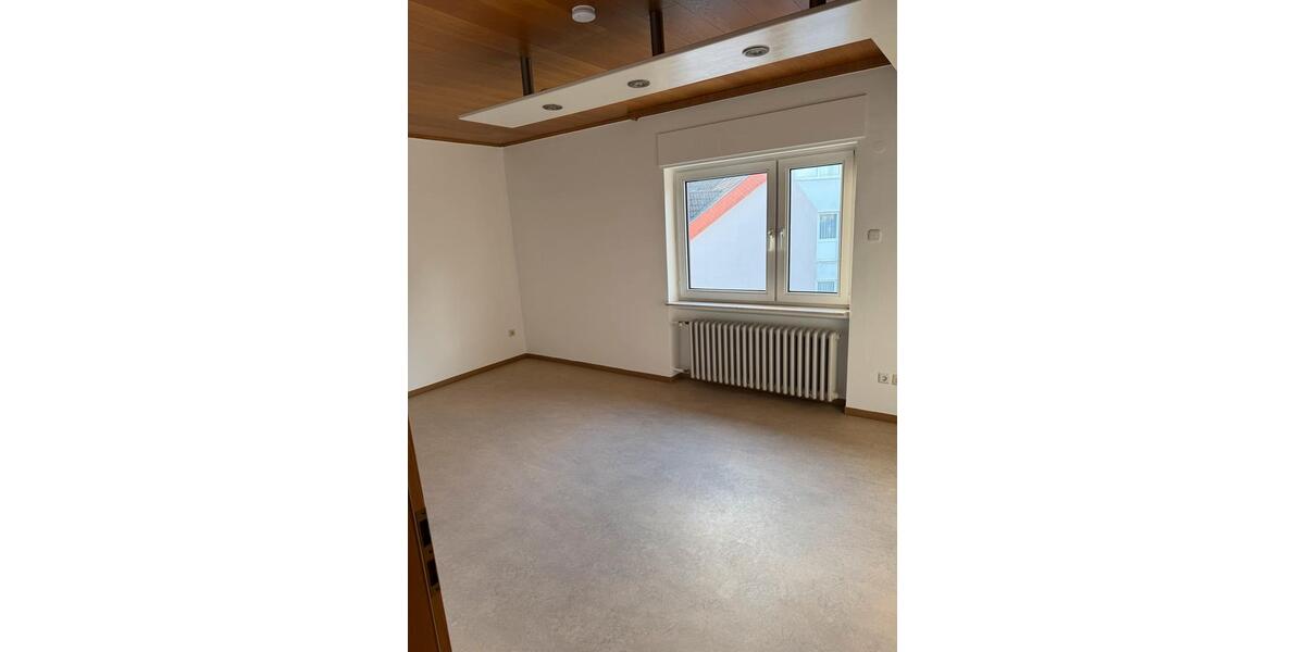 Etagenwohnung Lollar - 6 Zimmer, 135 m&sup2;, 1.150&euro; | Angebot:26349851