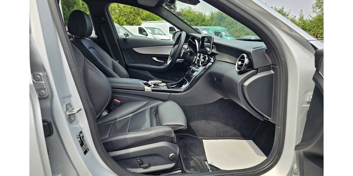 Mercedes-Benz C 200 d T AMG Line LED LEDER NAVI AHK AUS 2.HAND 27.850 km 29.990 &euro; Löhne 32584