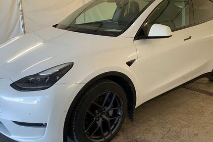 Tesla Model Y 143.334 km 28.250 &euro; Steinbach-Hallenberg OT Herges-Hallenberg 98587