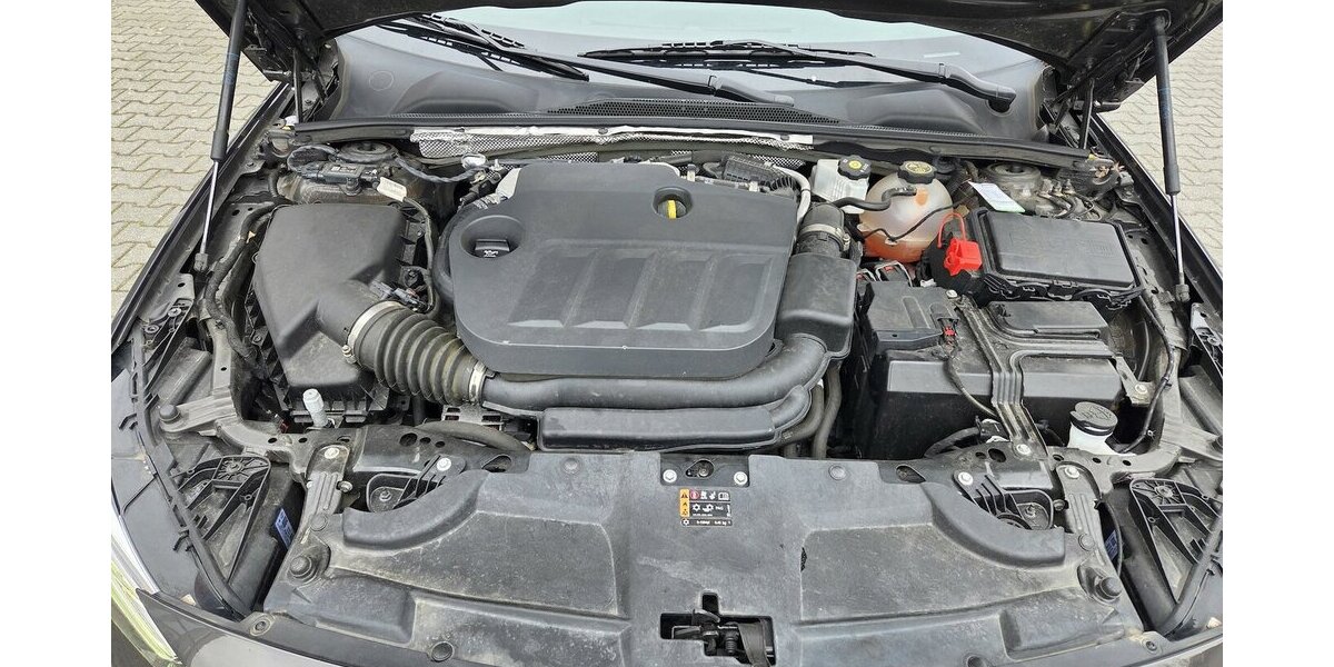 Opel Insignia Sports Tourer Elegance 47.149 km 15.250 &euro; Wilsdruff 01723