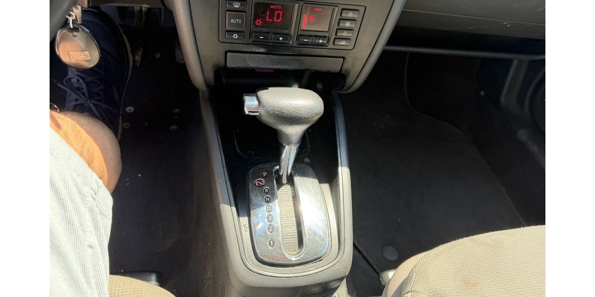 Audi A3 1.6i Attraction Automatik Klima PDC 224.000 km 1.590 &euro; Altdorf 84032