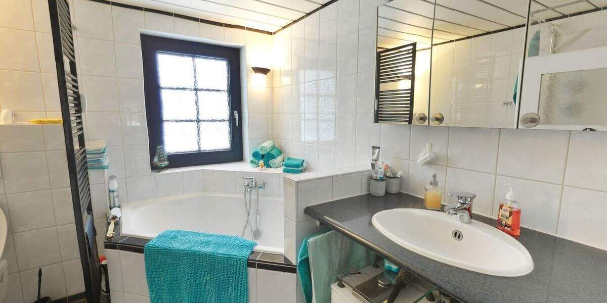 Etagenwohnung Adenbüttel - 5 Zimmer, 143 m&sup2;, 220.000&euro; | Angebot:25251533