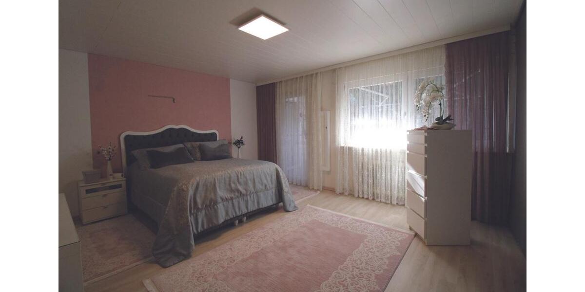 Einfamilienhaus Freigericht - 4 Zimmer, 235 m&sup2;, 2.000&euro; | Angebot:25365735