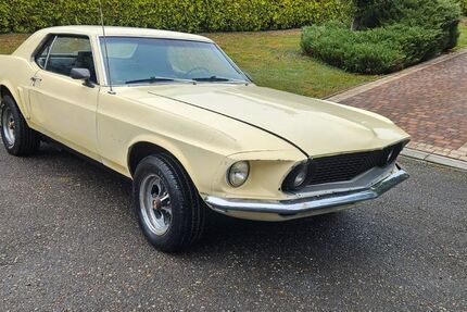 Ford Mustang 100.000 km 12.800 &euro; Oberursel 61440