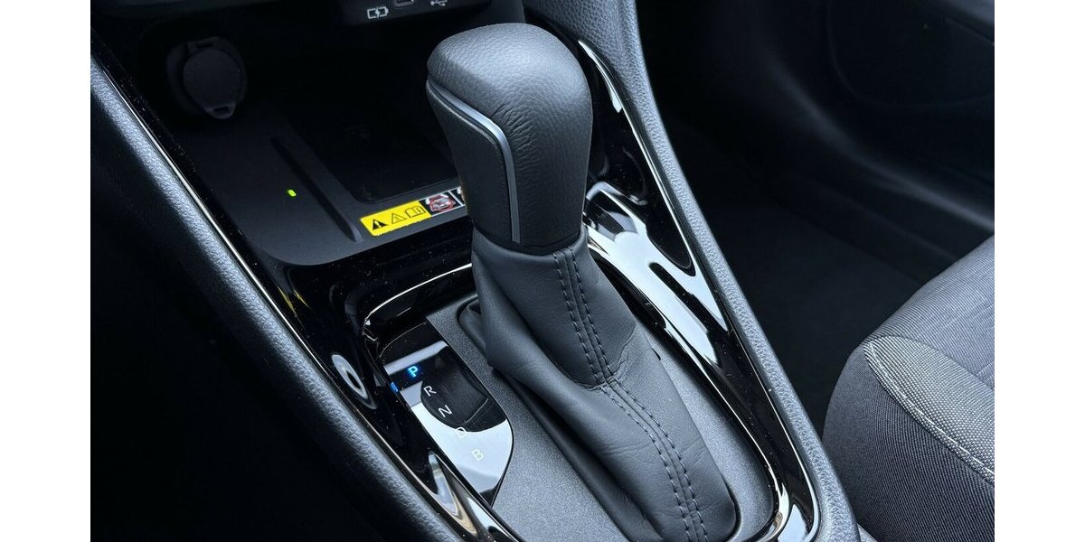 Toyota Yaris Hybrid Team Deutschland KAMER/DAB/1.HAND 10.247 km 21.800 &euro; Villingen-Schwenningen 78054