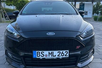 Ford Focus 98.400 km 14.500 &euro; Braunschweig 38106
