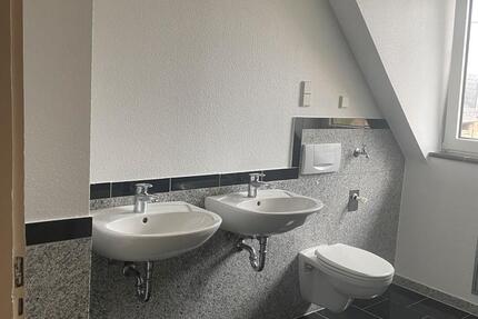 Wohnung Wiesbaden Biebrich - 4 Zimmer, 105 m&sup2;, 1.090&euro; | Angebot:25962797