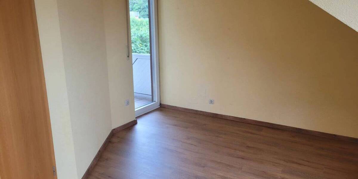 Etagenwohnung Petersberg - 3 Zimmer, 75 m&sup2;, 760&euro; | Angebot:26796420