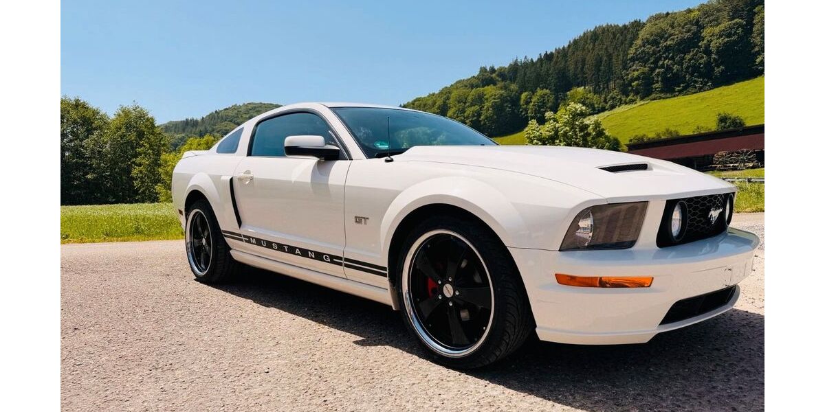 Ford Mustang 106.284 km 15.499 &euro; Schuttertal 77978
