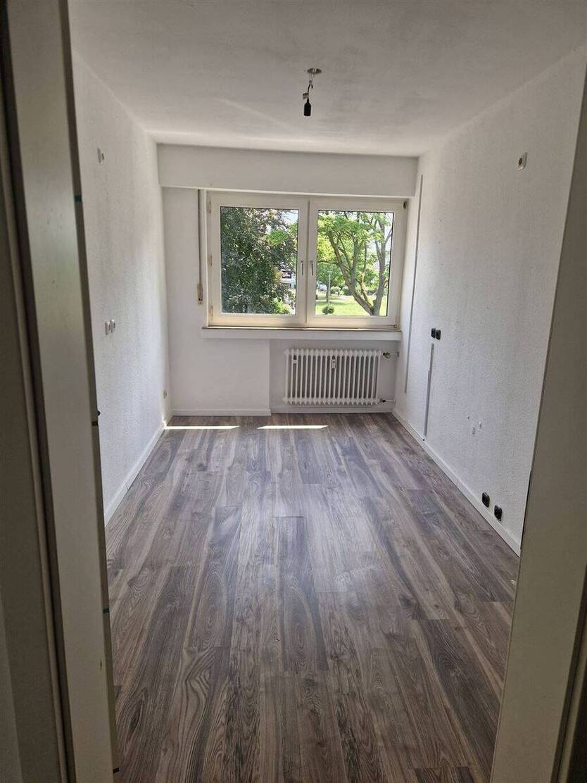 Großzügige 5 Zimmer-Wohnung mit Einbauküche und Terrasse 5 zimmer