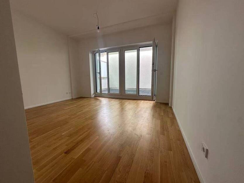 Neu sanierte 5-Zimmer-Wohnung mit XXL-Balkon im Herzen von Düsseldorf