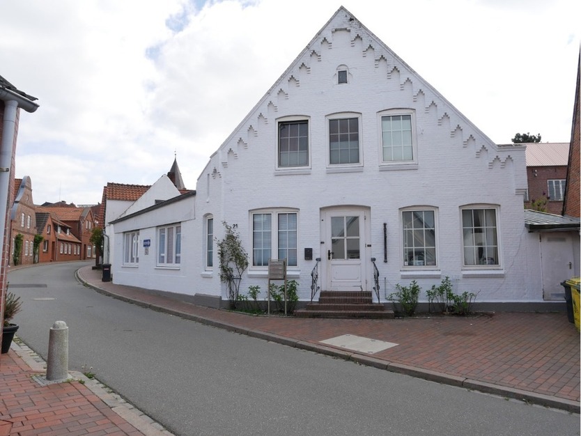 Charmantes StadthausMehrfamilienhaus mit 3 Wohnungen in 25836 Garding zu verkaufen.