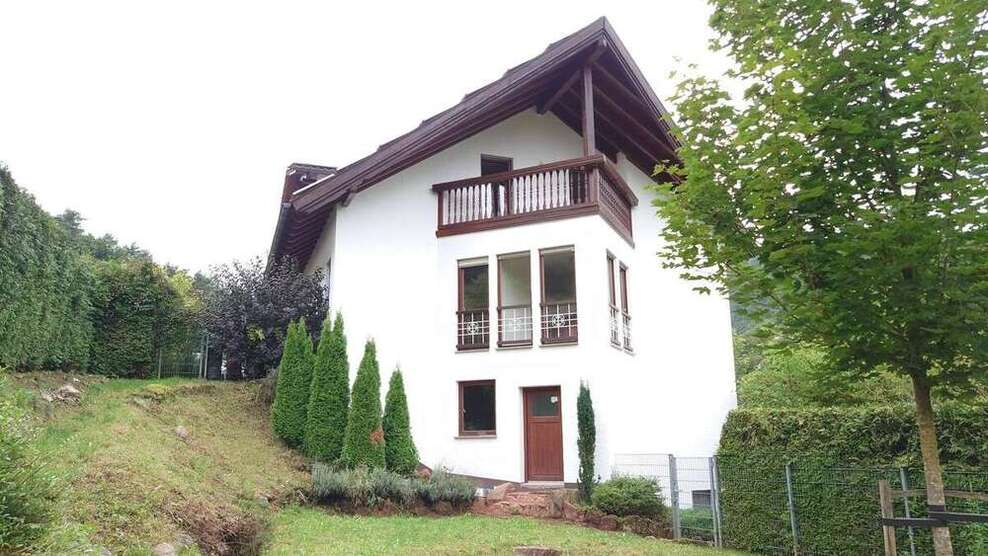 Haus zum Kaufen in Schwanheim 299.900 € 182 m²
