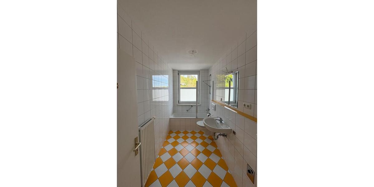 Etagenwohnung Burghausen - 3 Zimmer, 72 m&sup2;, 975&euro; | Angebot:26348847